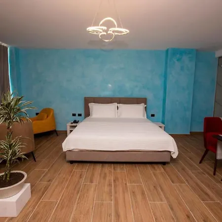 Hotel Benelux 4*